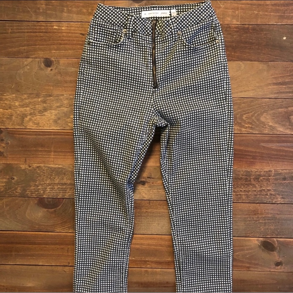 Black and white skinny gingham pants